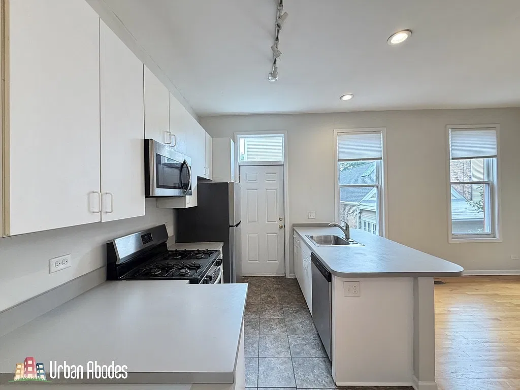 2 bed, 900 sqft, $2,450 — Photo 4