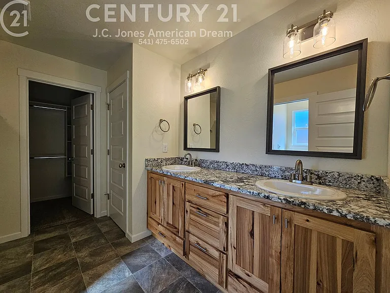 1006 SW L St — Photo 21