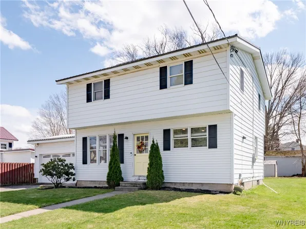 109 W Oak Orchard St, Medina, NY 14103