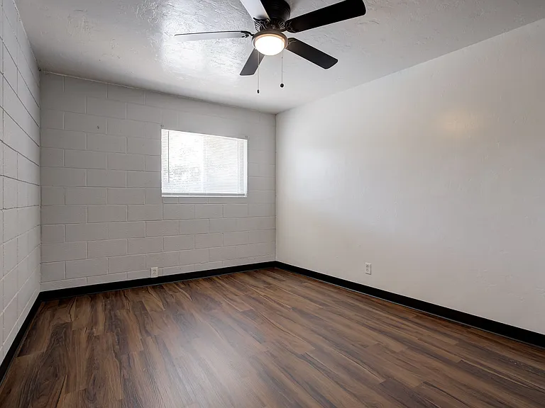 1325 W Lindsey St — Photo 40