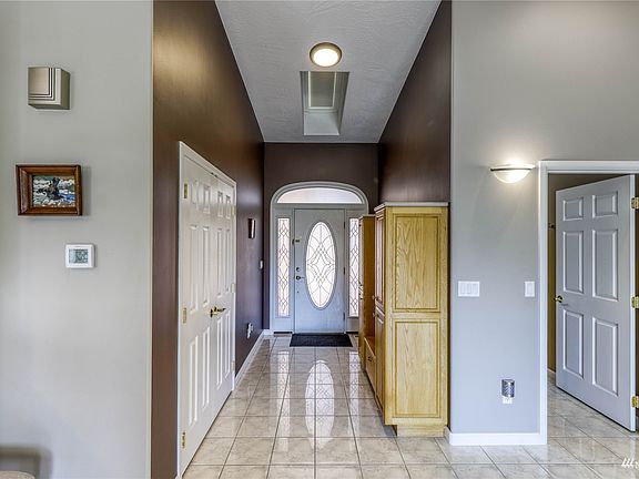 Enter into a light and bright home. It sparkles from the moment of entry. There are Zero steps in the entire house.>