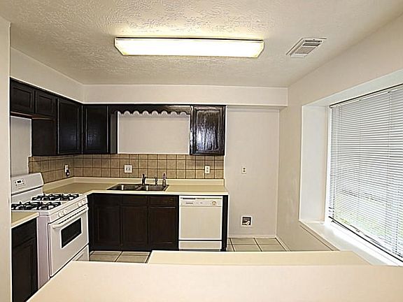 5th image of 3014 Southdown Dr