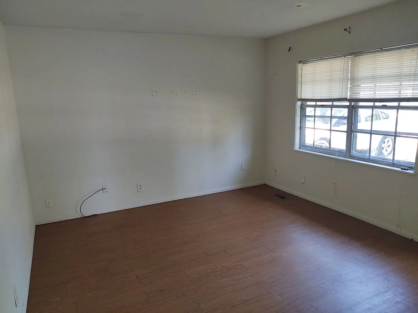 Spacious 3-Bedroom Home with Fenced Backyard & Attached Garage — Photo 3