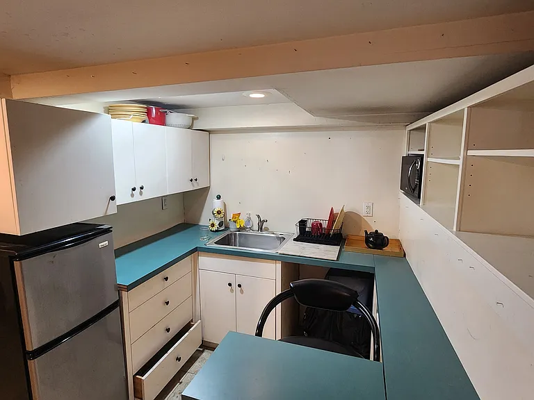 18 Perry St #1 — Photo 3