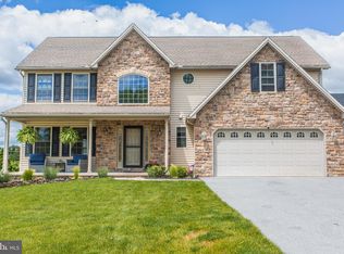 209 Cresthaven Dr, Fayetteville, PA 17222