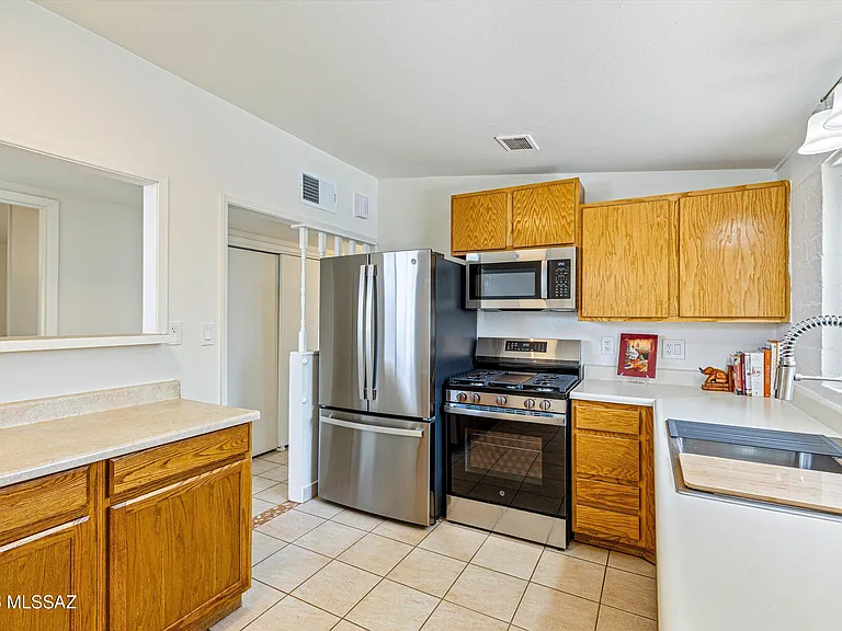 104 N Douglas Ave — Photo 12