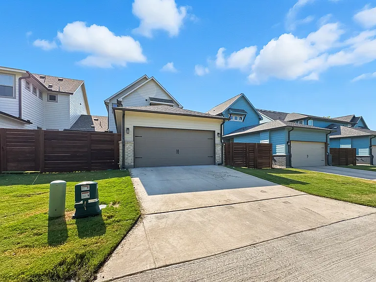 9525 Thorncrown Ln — Photo 30