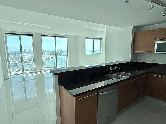 3rd image of 244 Biscayne Blvd #3403