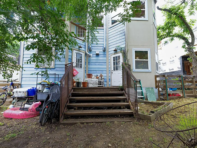 2409 E 9th St #A — Photo 34
