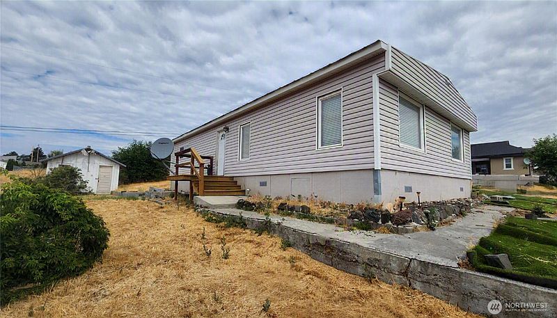 3rd image of 81 Tacoma Avenue