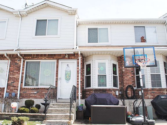 2nd image of 41 Country Dr W #41