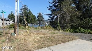 2nd image of 208 SE Oar Ave