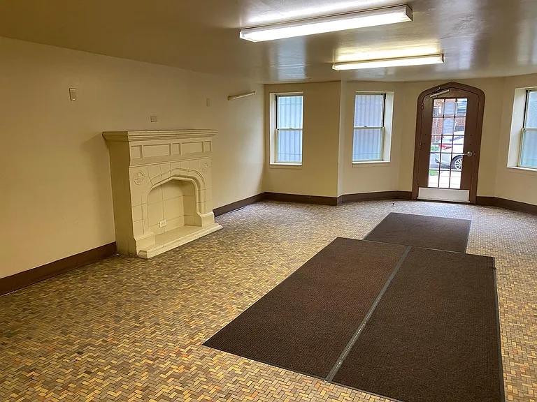 Central Park Apartments — Photo 11