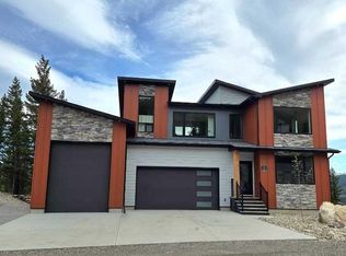 39 N Kananaskis Way, Crowsnest Pass, AB T0K 0M0