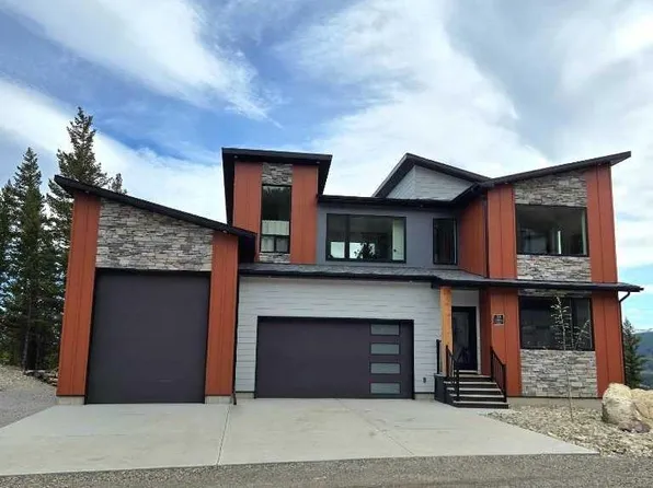 39 N Kananaskis Way, Crowsnest Pass, AB T0K 0M0