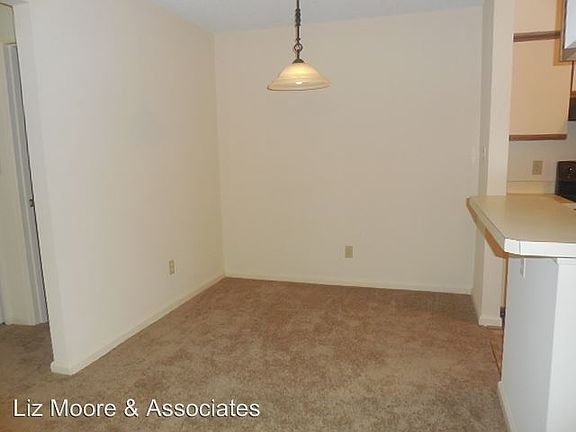 4th image of 540 Pineland Cir
