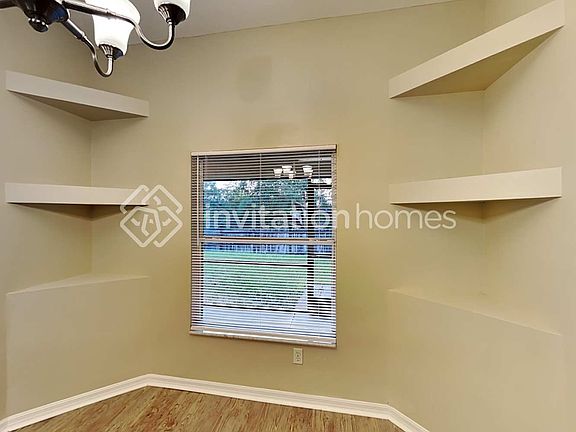 5th image of 842 Cherry Laurel St