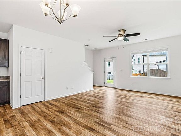 3rd image of 226 Cardwell Ln