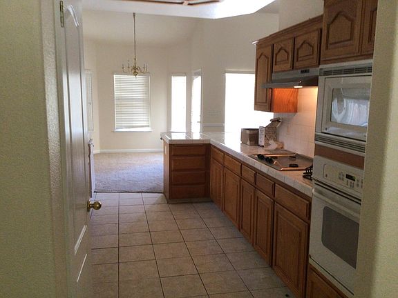 5th image of 2579 E Everglade Ave