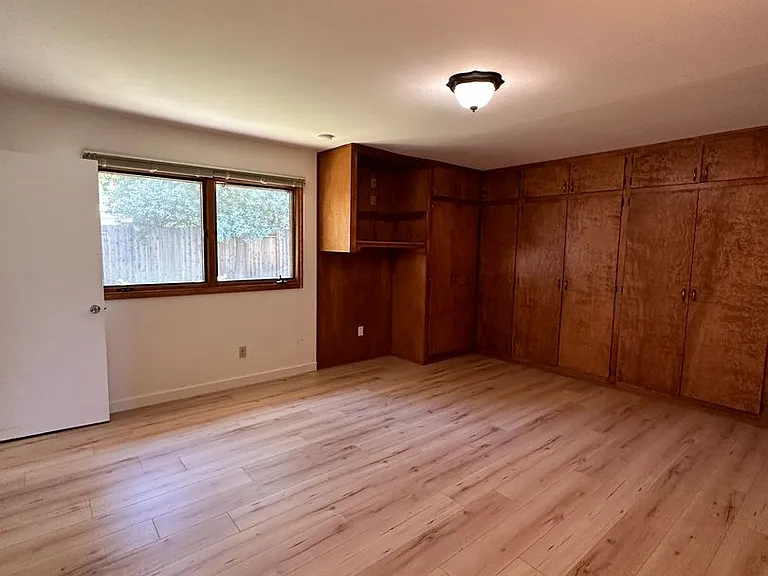 927 Acacia Ln — Photo 17