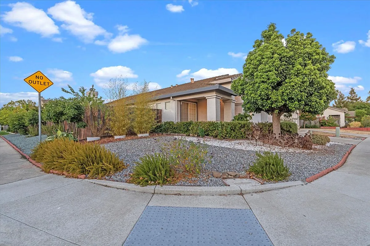 3 bed, 1485 sqft, $2,750 — Photo 3