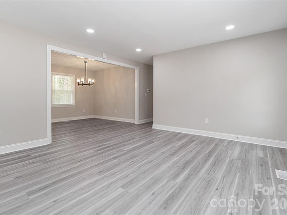 5th image of 6726 Barrington Dr
