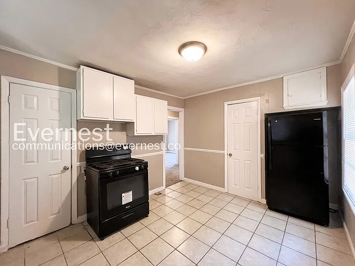 2 bed, 1.0 bath, 812 sqft, $1,050 — Photo 4