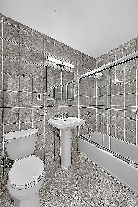 150 East 18th Street — Photo 3