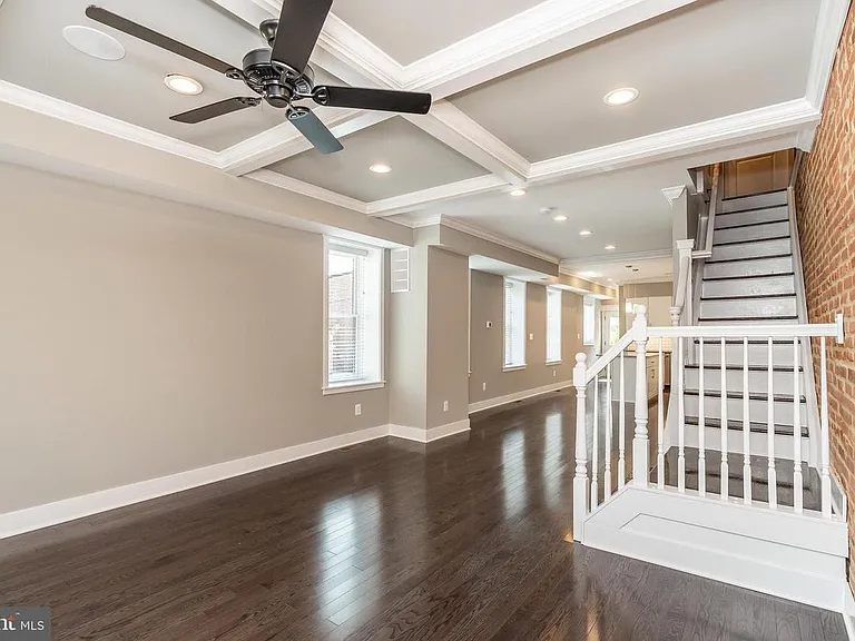 3729 Foster Ave — Photo 9