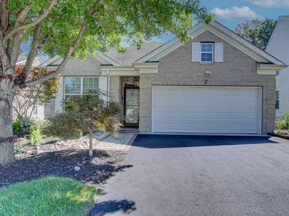 28 Silver Charm Road, Manalapan, NJ 07726