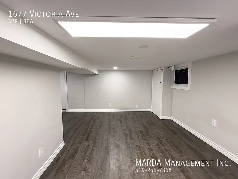 1677 Victoria Ave — Photo 51