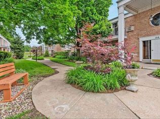 545 Burlington Ave #205, Downers Grove, IL 60515