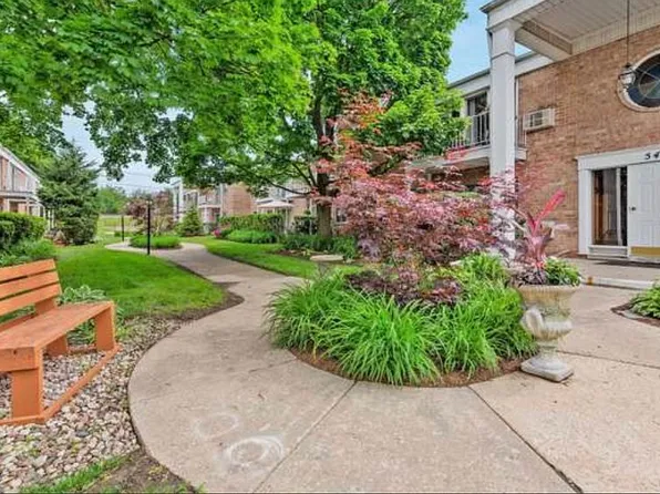 545 Burlington Ave #205, Downers Grove, IL 60515