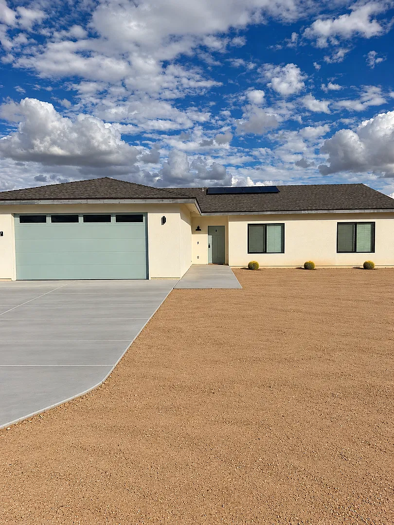 Gorgeous 4 Bedroom 2 Bathroom Home — Photo 1