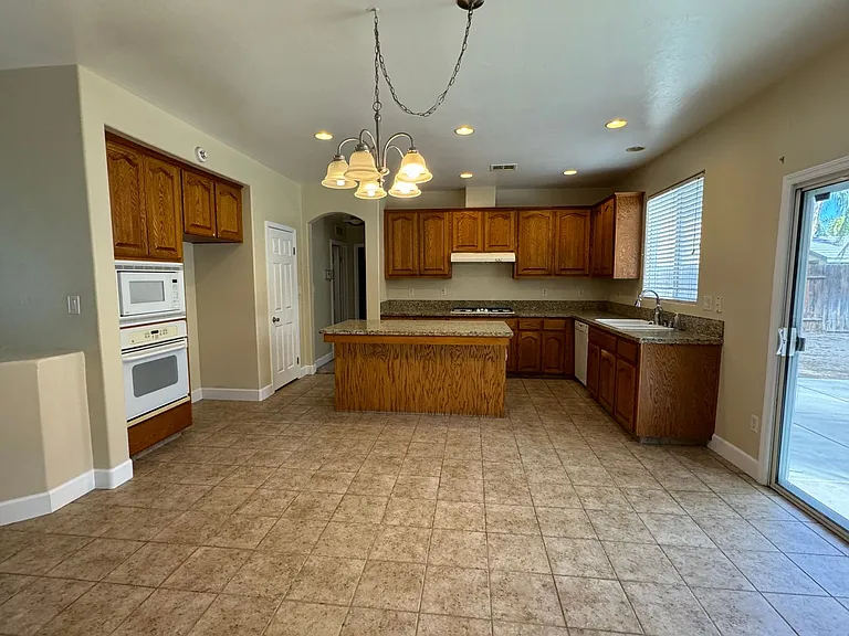14 Claudia Autumn Dr — Photo 8