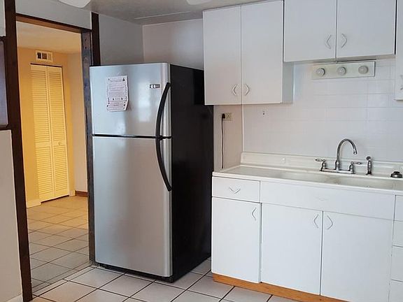 4th image of 5195 University Dr