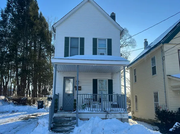 46 Pine St, Newton, NJ 07860