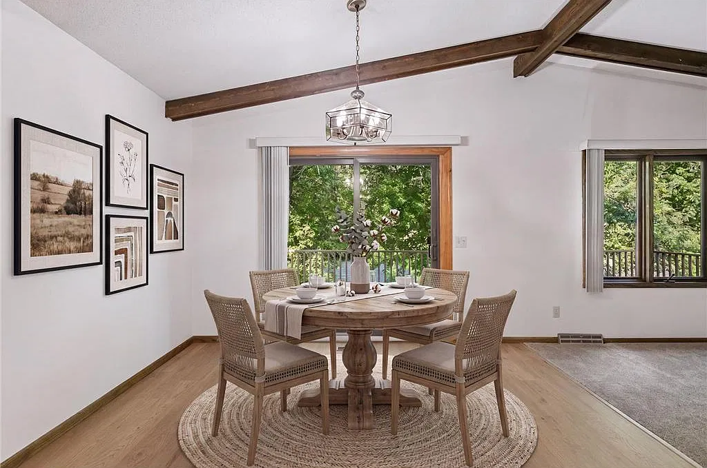 3 bed, 1300 sqft, $2,700 — Photo 3