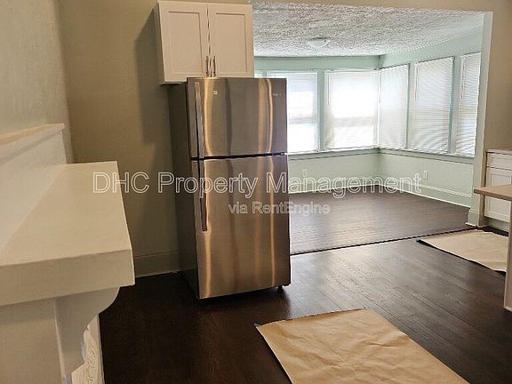 3rd image of 3556 E Main St #4