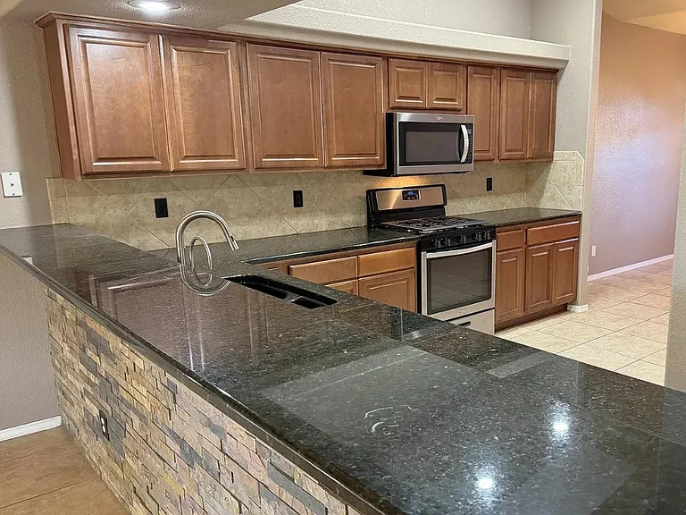 1034 Gleneagles Dr — Photo 5