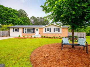 4529 Lakeview Dr, Powder Springs, GA 30127