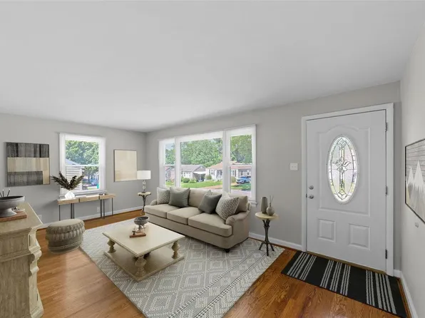 2016 Bainbridge Dr, Saint Louis, MO 63133