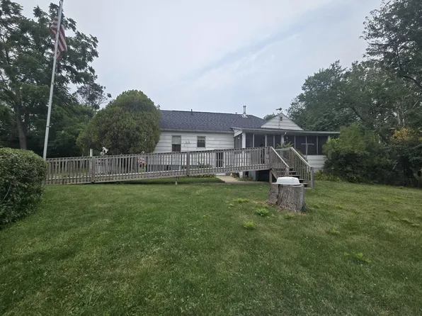 30321 W Jefferson Ave, Gibraltar, MI 48173