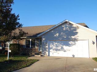 205 Marvin Ct #14, Metamora, IL 61548