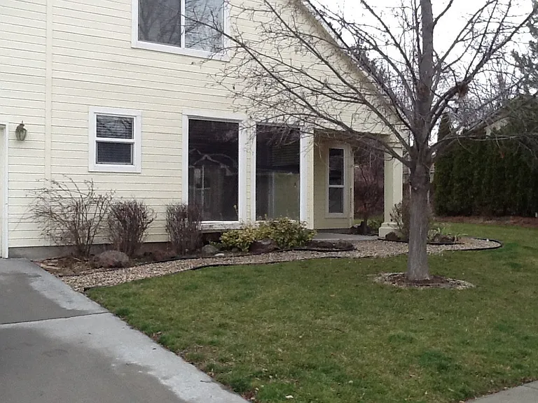 1948 E Cypress Point Dr — Photo 2