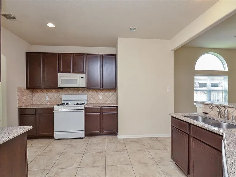 5019 Forest Moss Ct — Photo 4