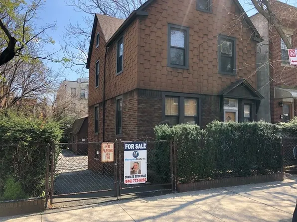 25-59 44th St, Astoria, NY 11103