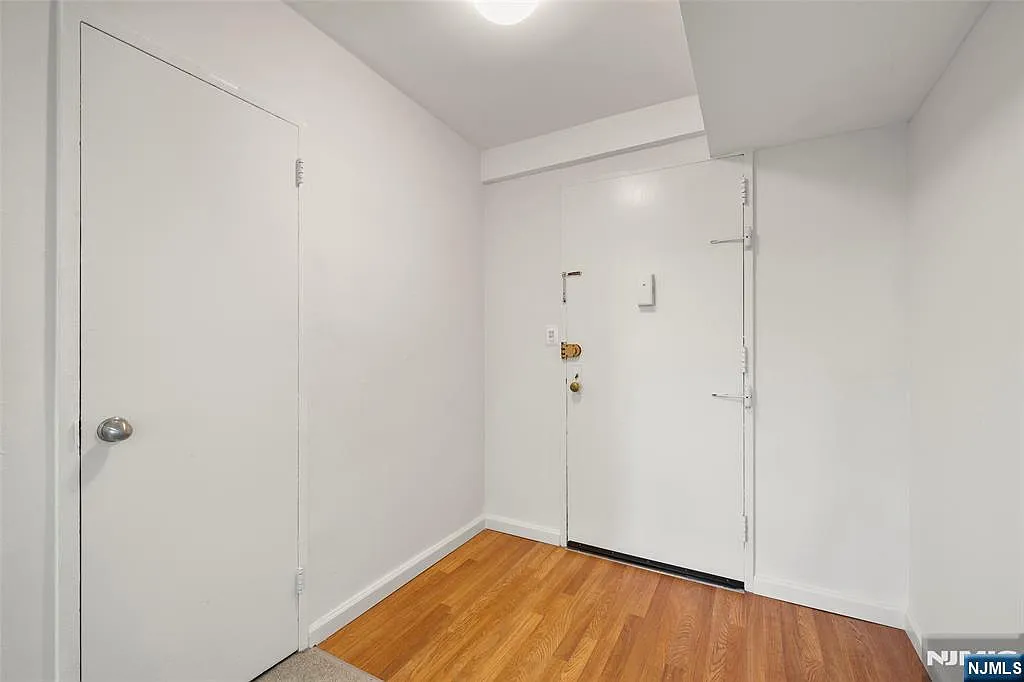 1 bed, 1.0 bath, $1,950 — Photo 3