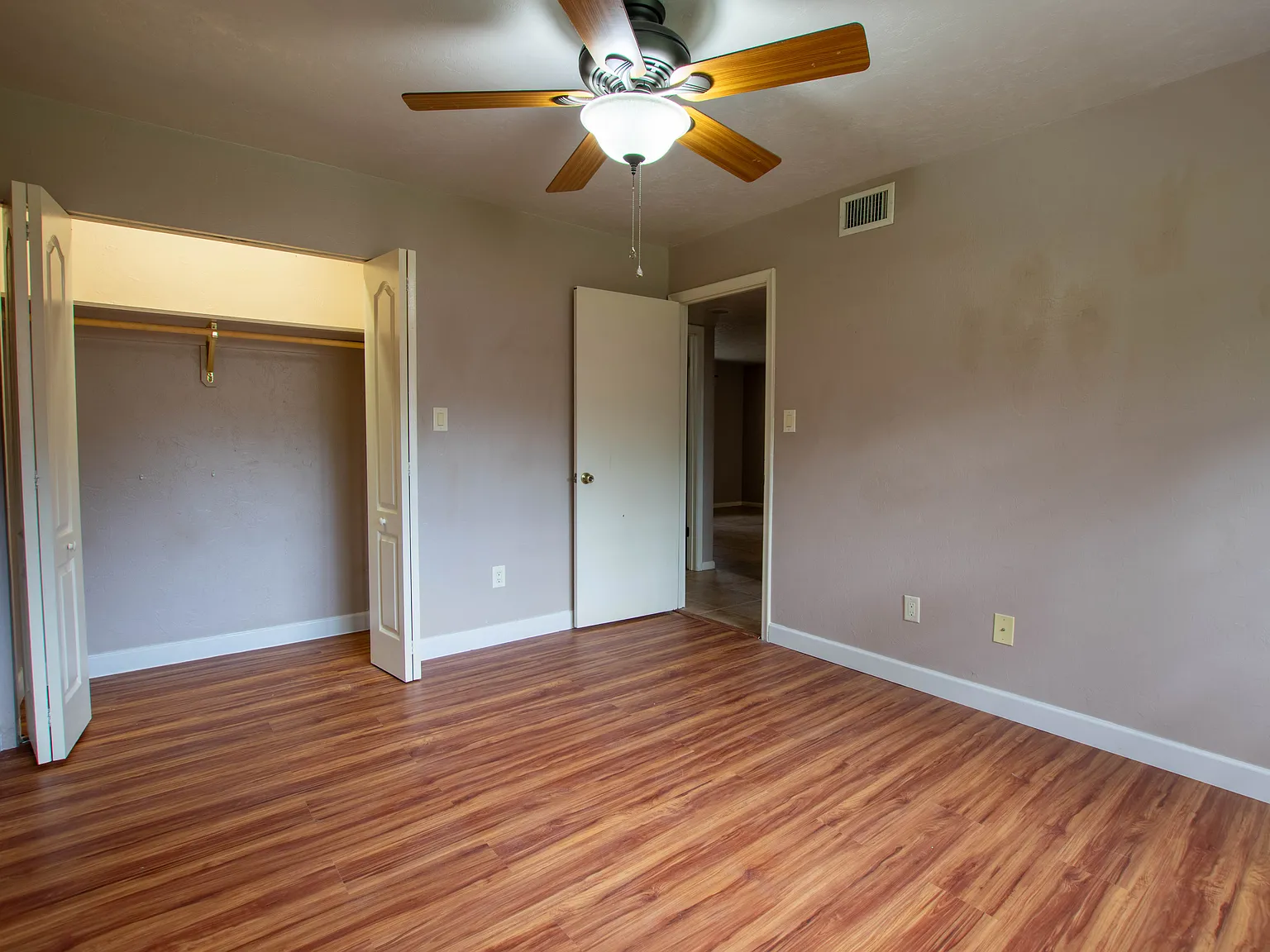 2 bed, 840 sqft, $1,350 — Photo 1