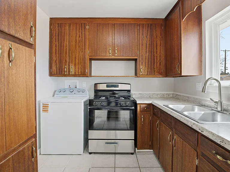 2826 N Institute St — Photo 16